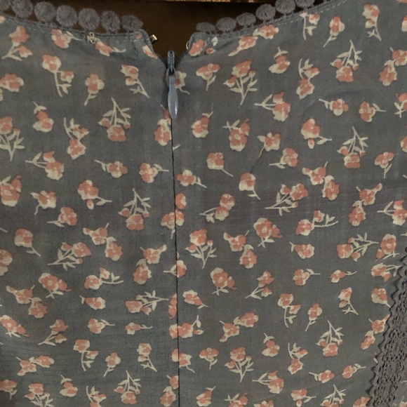 Vanilla Bay sheer top. Size small. And size large - Picture 6 of 9